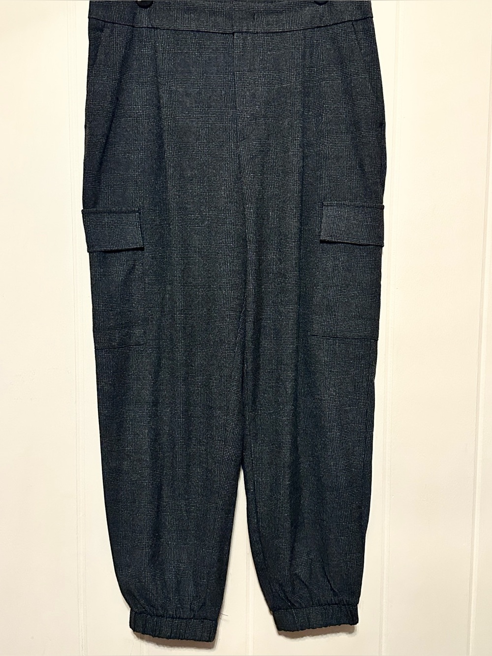 Womens Dark Gray Plaid Pattern Cargo Jogger Pants Size 12
